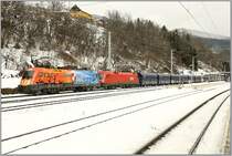 Werbetaurus 1116 250  Feuerwehr  und 1116 091 fahren mit einem Erzzug von Leoben nach Donawitz.
Leoben 31.01.2009
