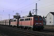 Zweimal BR 140, f�hrend 140 868-1 vor einem schweren Sch�ttguttransport kurz vor Bensheim an der KBS 650. (02.02.09) 