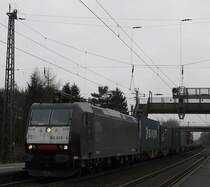 185 553-5 MRCE dispolok f�hrt am 31.01.09 mit einem Containerzug durch Ashausen Richtung Norden.