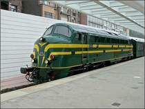 So sieht sie heute aus: Diesellok 5404 wartet am 18.05.08 im Bahnhof Li�ge Guillemins auf die Abfahrt nach Kinkempois. (Hans)