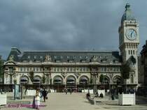 Seit 1849 gibt es einen Bahnhof f�r die Linie nach Lyon. Der heutige Gare de Lyon ist der dritte Bahnhofsbau. Er wurde anl�sslich der Weltausstellung im Jahre 1900 f�r die PLM (Paris-Lyon-M�diterran�e) gebaut.
Die reich verzierte Fassade hat eine L�nge von ca. 100 m, der Uhrenturm ist 64 m hoch. 
27.06.2007
