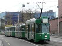 BVB - Triebwagen Be 4/4 480 und zwei Anh�nger unterwegs auf der Linie 1 in Basel am 22.11.2008