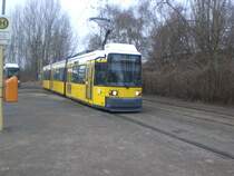 Berlin: Stra�enbahnlinie M17 nach Hohensch�nhausen Gehrenseestra�e am S-Bahnhof Sch�neweide/Sterndamm.