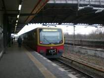 BR 481 als S85 nach S-Bahnhof Berlin-Waidmannslust im S-Bahnhof Berlin Bornholmer Stra�e.