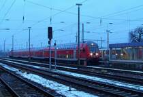 Gerade angekommen ist der RE2 (RE 38171) aus Rathenow in den Cottbuser Hbf. Nach seinem 30 min�tigen Aufenthalt f�hrt er wieder zur�ck. Cottbus den 02.02.2009
