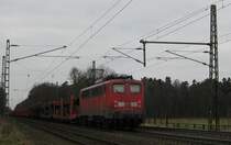 140 675-0 durchf�hrt am 31.01.09 mit einem leeren Autozug Radbruch. Da der Tf an diesem Tag wohl keine Lust hatte Fotografiert zu werden, zog er den Sonnenschutz herunter und stellte an seinem Tfz das Dreilicht Spitzensignal auf zwei rote Schlusslichter um. 