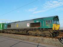 Ich kann halt nicht anders...wenn ich eine Class 66 sehe, muss ich draufhalten. Diese Lokomotive sieht einfach klasse aus. Das Bild stammt aus Rotterdam und ist vom 01.02.2009