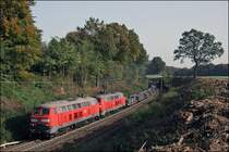 Im Oktober war von Wirtschaftskriese noch nicht viel zu sp�ren... 225 075 und 225 084 bringen einen Brammenzug aus dem Ruhrgebiet nach Hohenlimburg. Im dortigen Walzwerk von Hoesch werden die Brammen weiterverarbeitet. (13.10.2008)