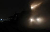 Sdz R16082 von Wien S�dbahnhof (Ostseite) nach Ernstbrunn am Silvesterabend 2008 beim Halt in Korneuburg. Die beiden Tfz. waren die 52.4984 und 2143.35.