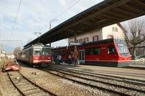 ASm Be 4/4 304 und Be 4/8 111 kreuzen sich in Niederbibb.
Be 4/4 auf dem Weg nach Solothurn und Be 4/8 nach Langenthal.
Aufgenommen am 03.02.2009.