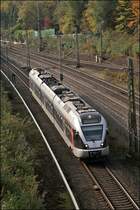 ET23004 ist als ABR33814 (RB40  Ruhr-Lenne-Bahn ), Hagen Hbf - Essen Hbf, bei Bochum unterwegs. (13.10.2008)
