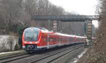 Ein  Fugger-Express  auf Abwegen: 440 507-9 mit 2 Kollegen im Schlepp passiert am Vormittag des 06.02.09 den Nockherberg in M�nchen.