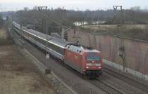 101 036-2 mit EC, f�hrt am Nachmittag durch Neulu�heim Richtung Mannheim Hbf. 02.02.2009