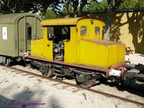 Locotracteur der RDT13. Kleiner B-Kuppler mit Kettenantrieb des Herstellers Gaston-Moyse.

Die regionale Transportgesellschaft RDT13 (R�gie D�partementale des Transports des Bouches-du-Rh�ne =D�partement13) betreibt au�er Busverkehr auch einige Schienenstrecken im G�terverkehr und Touristenz�ge in der Gegend um Arles.

Arles-RDT13
12.09.2007