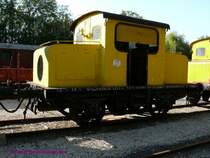 Locotracteur der RDT13. Dieser kleine B-Kuppler mit Kettenantrieb kommt von den �tablissements Desbrugeres in Noyon.

Die regionale Transportgesellschaft RDT13 (R�gie D�partementale des Transports des Bouches-du-Rh�ne =D�partement13) betreibt au�er Busverkehr auch einige Schienenstrecken im G�terverkehr und Touristenz�ge in der Gegend um Arles.

Arles-RDT13
12.09.2007