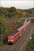 111 128 (9180 6 111 128-5 D-DB) besitzt einen roten Stromabnehmer und ist am 13.10.2008 mit dem RE4 (RE 10420)  WUPPER-Express  nach Aachen unterwegs.

