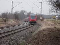 An diesem vernebelten und stark bew�lkten 28.01.09 machte sich der RE der Neckar-Alb-Bahn (KBS 760) auf den Weg nach Stuttgart. Vorne die Schublok der BR 143, hinten ein Doppelstock-Steuerwagen der 2.Gattung.
