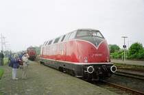 V200 002 zum 40 j�hrigem Jubil�um der Vogelfluglinie in Puttgarden. 24.05.2003 Scan vom Negativ

