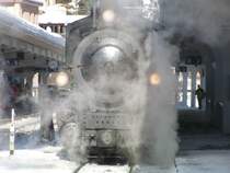  Davosrundfahrt  Dampflok G 4/5 Nr.107 beim Mittagshalt in Davos.06.02.05