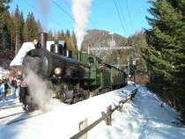  Davosrundfahrt  Kurzer Halt auf der Station Wiesen.06.02.05