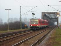 Hier sieht man den 628-457 der gerade bei der Einfahrt von Worms Br�cke ist.