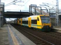 BR 650 Regioshuttle als OE60 nach Wriezen im Bahnhof Berlin-Hohensch�nhausen.