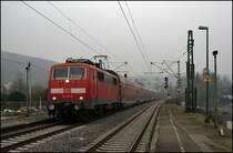 Am vernebelten Morgen des 02.01.2009 durchf�hrt die 111 019 (9180 6111 019-9 D-DB) mit dem RE9 (RE 4857)  Rhein-SIEG-Express , Aachen Hbf - Siegen den Haltepunkt Mudersbach. Die Hoffnung auf einige G�terz�ge hat sich leider nicht erf�llt....
