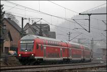 Steuerwagen vorraus erreicht wenige Minuten sp�ter der RE9 (RE 4862)  Rhein-SIEG-Express  den ehemaligen Bahnhof Brachbach.(02.01.2009)
