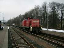 Am 03.03.2009 kam 294 615-0 mit den Zug FZT 55121 mit 10 Containertragwagen nach Schwarzenberg(Erzgebirge). Die Containertragwagen wurden wenig sp�ter im Gel�nde des Verein S�chsischer Eisenbahnfreunde(VSE) abgestellt.