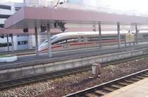 Heute, am 08.02.2005, beschleinigt eine 403 aus dem D�sseldorfer Hbf Richtung Essen.