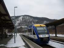 Vor einer (f�r meine Begriffe) gigantischen Felswand steht der HEX aus Magdeburg in Thale Hbf. Sie markiert den Beginn des Harz-Gebirges.
19.02.2009