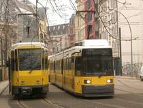 W�hrend Wagen 1030 sich auf den Weg nach Hohensch�nhausen begibt hat der Tatra-Zug 7092 noch ein wenig Zeit bis zur Abfahrt. Gro�e Pr�sidentenstra�e, 2009-03-04.