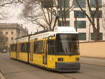 Wagen 1012 pausiert am Kupfergraben bevor er als M1 Richtung Rosenthal Nord f�hrt. 2009-03-04.