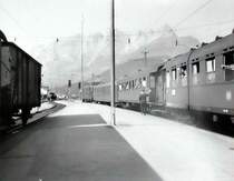 Fotor�tsel: Bin 1959 von Salzburg nach Schladming unterwegs gewesen und habe auf diesem Bahnhof fotografiert. K�nnte es vielleicht Bischofshofen gewesen sein? Ich wei� es nicht mehr! Bei der Zuglok bin ich mir auch nicht sicher, etwa �BB 1010? Die Aufnahme stammt aus einem 6x9 Perutz Rollfilm und ist unterste Qualit�t!!

