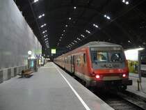 Eine der wenigen Reisezugwagen  Halberst�dter  Bauart, mit Steuerwagen  Wittenberger  Bauart, fahren immer abends als RB von Erfurt nach Leipzig. (siehe Film 7571)
Leipzig Hbf, 19.02.2009