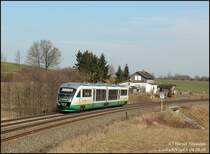 VT19(642 319) der Vogtlandbahn ist hier als VBG12959 Zwickau(Sachs) Hbf - Cheb (CZ) unterwegs in Limbach(Vogtl), 04.03.09.