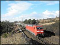 152-169 am Kesselwagenzug bei Laaber.(KBS 880)