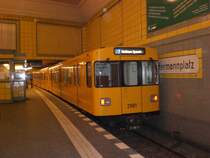 Berlin: Die U7 nach S+U Bahnhof Rathaus Spandau im U-Bahnhof Hermannplatz.