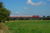115 459 f�hrt mit einem Autozug am 15.08.08 �ber die Weserbr�cke bei Dreye in Richtung Bremen.