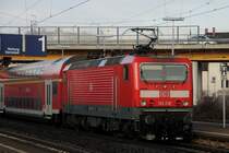 Wetterwechsel innerhalb von wenigen Minuten. 143 238 zeigt sich in einer besonderen Lichtstimmung. Kurios: Die Lok war ohne ekennbares Spitzenlicht bzw. Schlu�beleuchtung unterwegs.