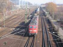 151 008 an der Spitze eines G�terzuges, der am 09.02.2005 durch Karlsruhe in Richtung S�den rollt.