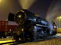 Am 13.2.2005 zog die Brenner&Brenner Lok 52.1227 einen GmP von Graz nach Wies - die Aufnahme entstand in den fr�hen Morgenstunden desselbigen Tages in der Traktion des Graz-K�falcherbahnhofes