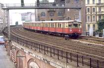 In den 70er Jahren auf der Berliner Stadtbahn zwischen Savignyplatz und Zoologischer Garten.Die Fernbahngleise 
sind noch nicht elektrizifiert.(Archiv P.Walter)
