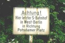 Auch schon Geschichte,Hinweistafel am S-Bahnhof Anhalter Bahnhof.
(Archiv P.Walter)
