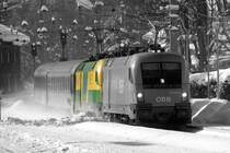 1116 227 im Tandem mit einer GySEV 1047 mit einem EC am 5.2.2005 bei der Durchfarht in Breitenstein (Smmeringbahn)