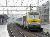 Eine Seltenheit vor dem IC A Eupen-Oostende. Die Loks 1301 bis 1340 sind in Belgien dem G�terverkehr zugeteilt, hier zieht die 1339 aber einen Personenzug am 27.02.09 aus dem Bahnhof von Brugge. (Jeanny)