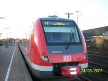 Nun sind die neuen Et 422 auch auf der S1 im Einsatz. Hier am Eller S-bahnhof als Verst�rkungslinie f�r die S7. Ab HBF f�hrt der Zug weiter als S1 Richtung Essen.