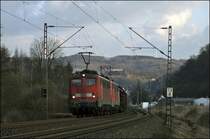 Die Wirtschaftskrise l�sst auch die G�terz�ge (teilweise) k�rzer werden. Davon sind auch die G�terz�ge aus/ins Sieger- und Sauerland betroffen. 140 853 und 140 872 bringen den 52296 von Finnentrop nach Hagen-Vorhalle. Neben den Leerwagen (Coilwagen, Flachwagen aus Finnentrop/Plettenberg) wird auch Holz und Rohre aus dem Sauerland ins Ruhrgebiet gekarrt.
