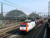 Beim Warten am 21.03.2009 in Dresden Hbf auf die avisierten Stars zum Dampflokfest sorgte ITL E 186 181 mit einem Getreidezug aus Tschechien f�r etwas Abwechslung.