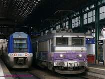 Links der bimodale (Diesel-/Elektroantrieb) Triebzug B81653 der Region Rh�ne-Alpes in TER-Blau und daneben die Lok BB7290 in   en voyage... -Farbgebung.
08.06.2007  Lyon-Perrache